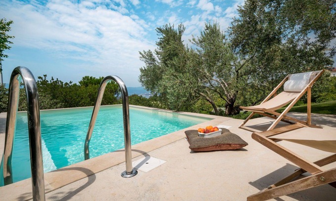 Zurkovo Villa | Stunning private villa for 8 people with A/C, private pool, WIFI, TV, terrace and pets allowed