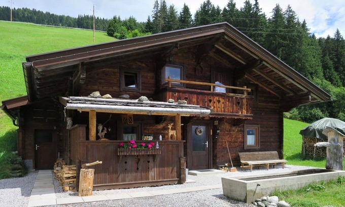 Hippach House | Stunning private villa for 13 people with WIFI, TV, terrace and pets allowed