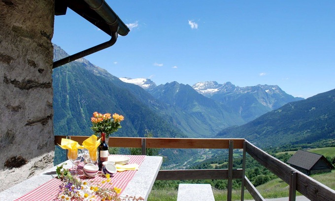 Acquarossa House | Stunning private villa for 4 people with TV, terrace, pets allowed, panoramic view and parking