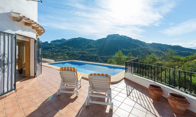 Rafol de Almunia Villa | Stunning private villa for 7 guests with WIFI, private pool, A/C, TV, terrace and parking