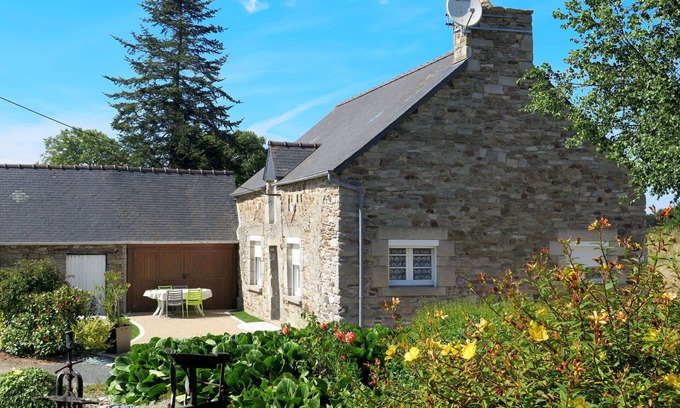 Matignon House | Stunning private villa for 4 guests with TV and pets allowed