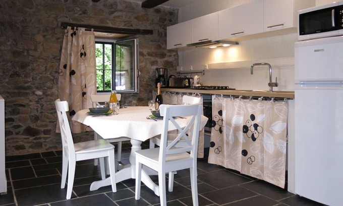 Lanleff House | Stunning private villa for 4 people with WIFI, TV and parking