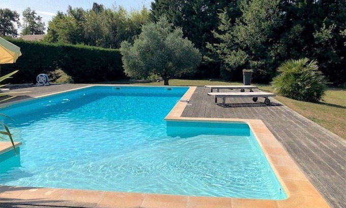 Mimizan House | Stunning private villa for 6 people with private pool, WIFI, TV, terrace, pets allowed and parking