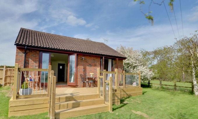 Cranbrook House | Stunning private villa for 3 guests with WIFI, TV and parking