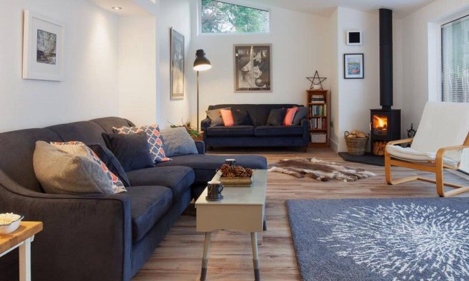 Shaldon House | Stunning private villa for 4 people with TV, patio and parking