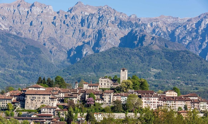 Feltre House | Stunning private villa for 4 people with A/C, WIFI and TV
