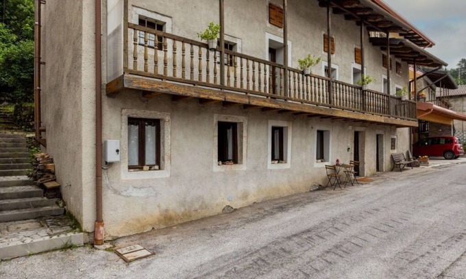 Savogna House | Stunning private villa for 5 guests with balcony, pets allowed and parking
