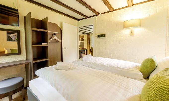 America House | Stunning private villa for 2 people with WIFI, pool, hot tub, TV, terrace and parking