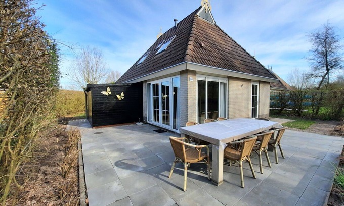 Eernewoude House | Stunning private villa for 8 guests with WIFI, TV, terrace and parking