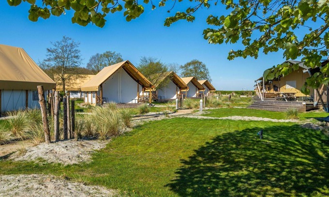 Biddinghuizen House | Stunning private villa for 10 people with WIFI, pool, TV, terrace and parking