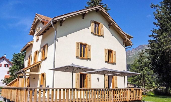 Parpan House | Stunning private villa with WIFI, hot tub, TV, patio, pets allowed, panoramic view and parking