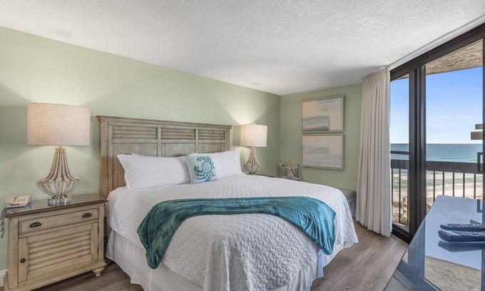 Destin Condo | Stunning Remodel*Panoramic Views*Heated Pool/Spas
