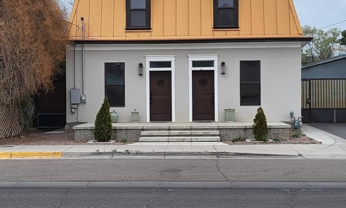 Tyrone House | Stunning remodeled 1900's adobe home in the center of the historic district