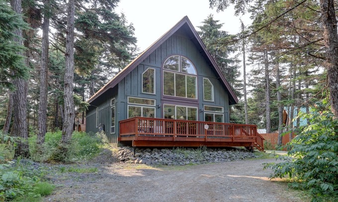 Girdwood Cabin | Stunning retreat near the slopes w/private sauna, gas grill, & spacious deck