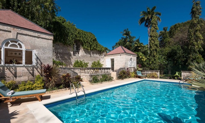 Folkestone Villa | Stunning Retreat with Pool Near Beach - Porters Villa