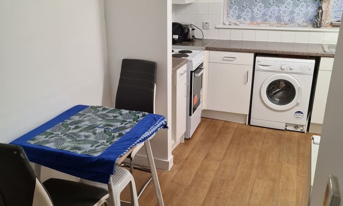 Nine Elms House | Stunning room with a shared bathroom near U.S EMBASSY & CENTRAL LONDON