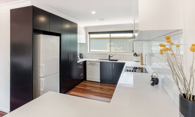 Porepunkah House | Stunning rural views of the Alpine region, a spacious modern unit for all...