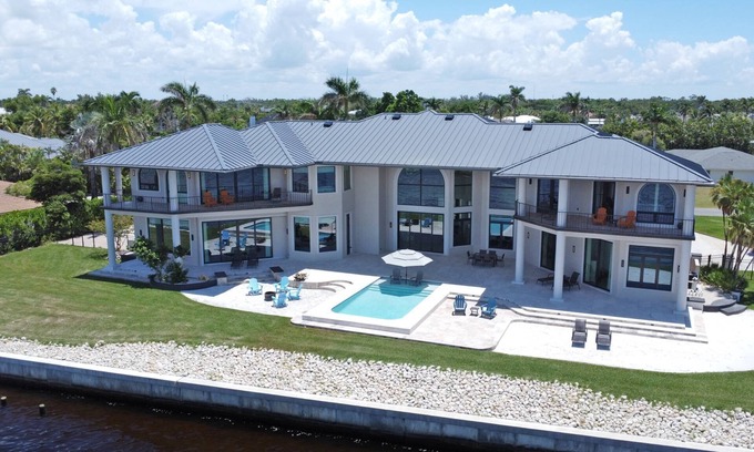 Iona Shores House | Stunning S. Fort Myers Riverfront Home With Unforgettable Sunsets! 2 Primary Suites! Heated Pool!