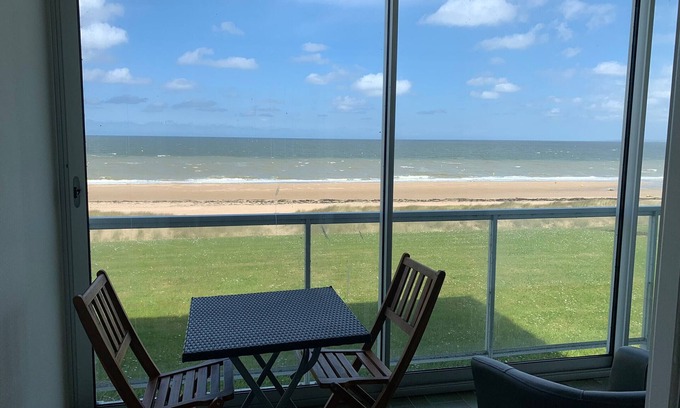 Le Home Apartment | Stunning Sea View Apartment in Varaville – Beachfront Loggia, Sleeps 4