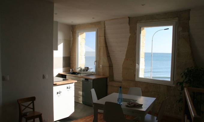 Lion-sur-Mer House | Stunning sea view, House with small garden