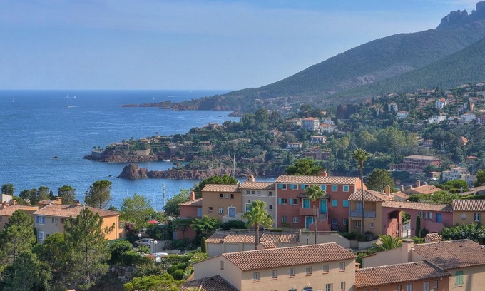 Theoule-sur-Mer House | Stunning sea views, walk to beach, shared pool, peaceful area near Cannes, wi-fi