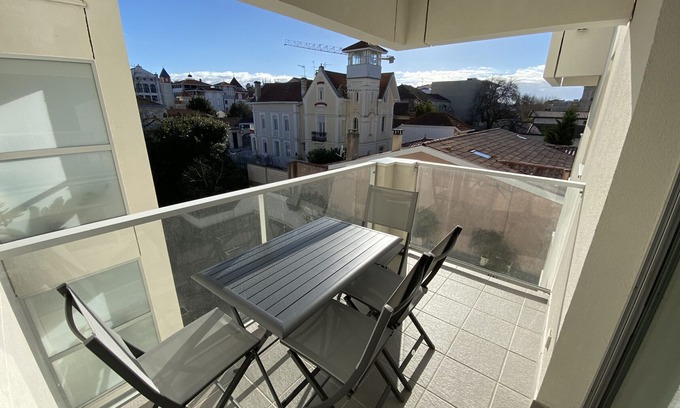 Arcachon Apartment | Stunning Seafront Studio for 3, Newly Renovated, Parking Included