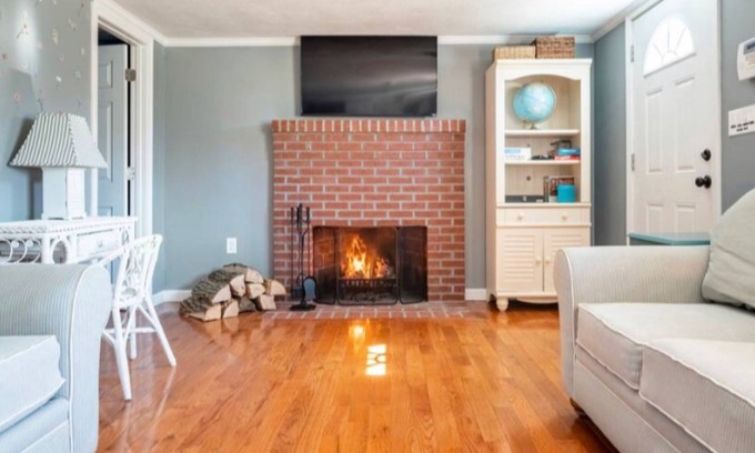 Manomet House | Stunning seaside cottage and luxury loft, walk to beach, family + pet, sleeps 8