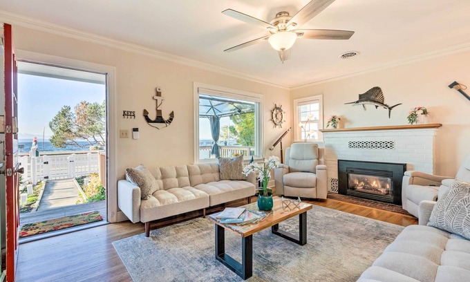 Alki House | Stunning Seattle Home on Alki Beach w/Sound View!
