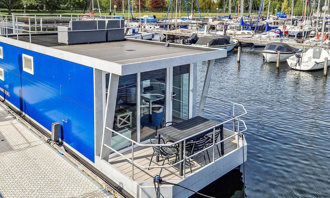 Naarderbos Boat Rental | Stunning ship in Naarden with lake view