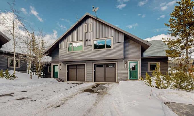 Big Horn House | Stunning ski-in/ski-out townhome with a private indoor hot tub