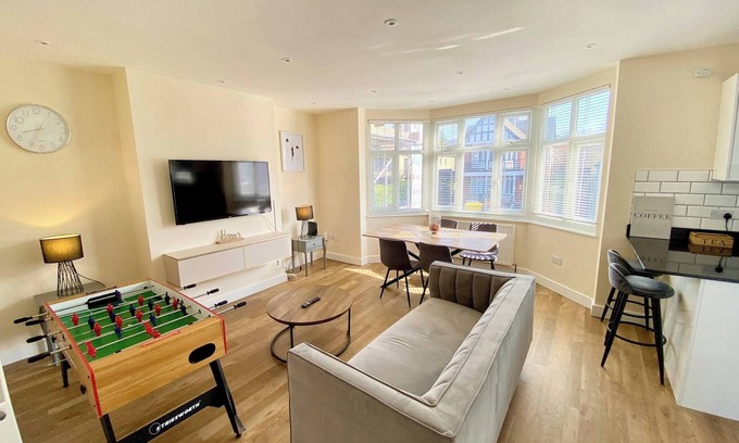Croham Apartment | Stunning South Croydon Apartment - Relax in Style