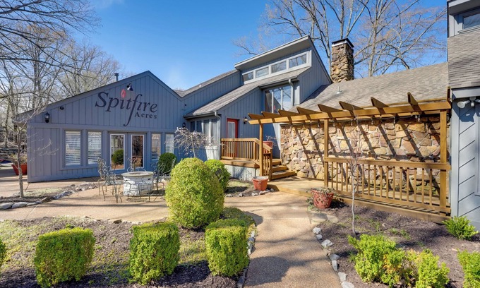 Southaven House | Stunning Southaven Estate: Pool & Spacious Deck!