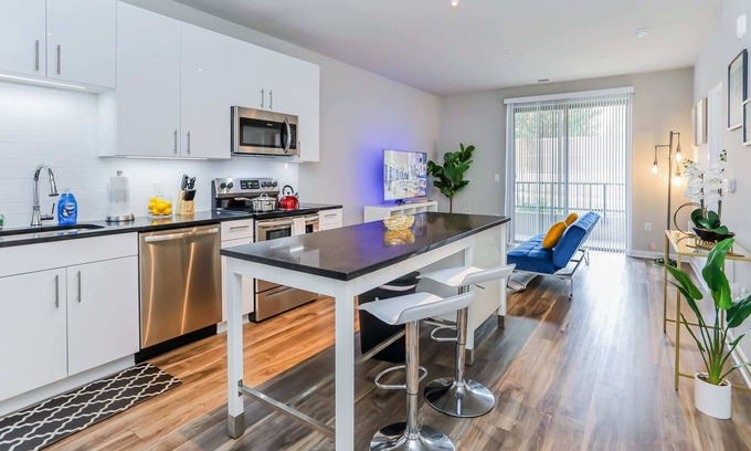 Fairfax Apartment | Stunning & Spacious 1Bd Fairfax, VA Free Parking