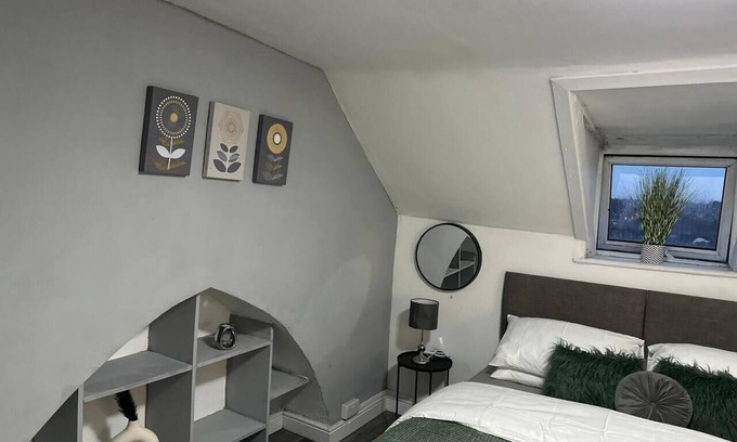 Newport Apartment | Stunning studio Apartment in Newport
