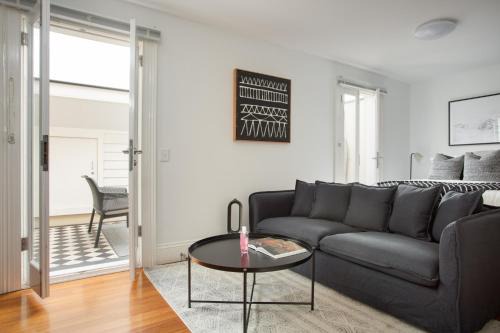 Lewisham Apartment | Stunning Studio with Alfresco Terrace near Trains
