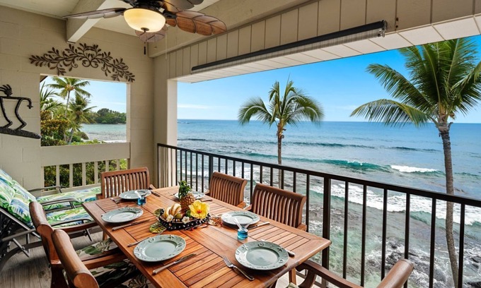 Kailua-Kona Condo | 🏖️Stunning Top Floor Ocean Front Condo | AC & WIFI