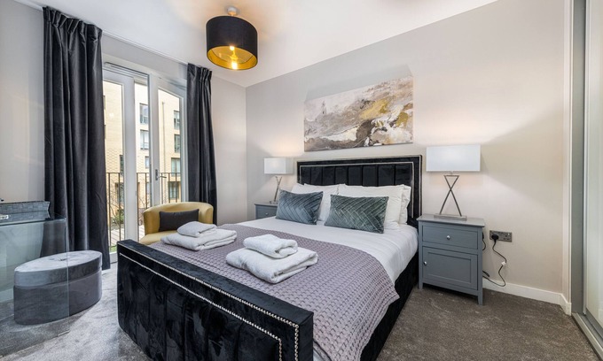 Northcote House | Stunning Townhouse XII - Cosy but spacious home from home stays, all in one.