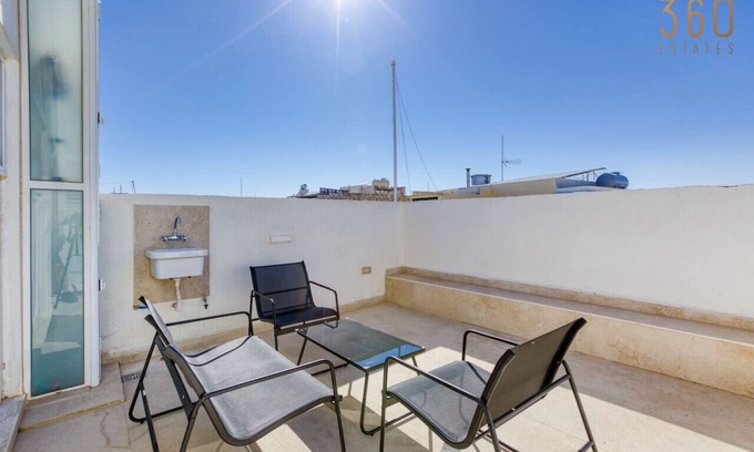 Siggiewi House | Stunning Traditional 3BR Townhouse in Siggiewi