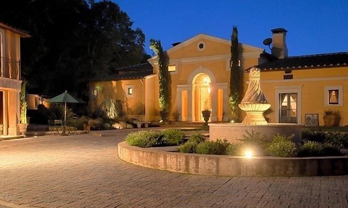 Glen Ellen Cottage | Stunning Tuscan House in the Heart of Sonoma's Wine Country