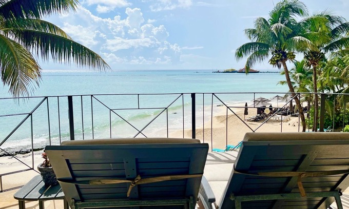 Centro Condo | Stunning Unobstructed Ocean Front Views - Luna Encantada C2
