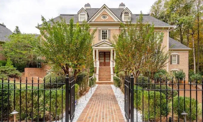 Acworth Villa | Stunning Upscale Flat retreat with Impressive Amenities