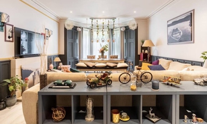 Glasgow Apartment | Stunning Victorian apartment perfect for large groups or family stays.