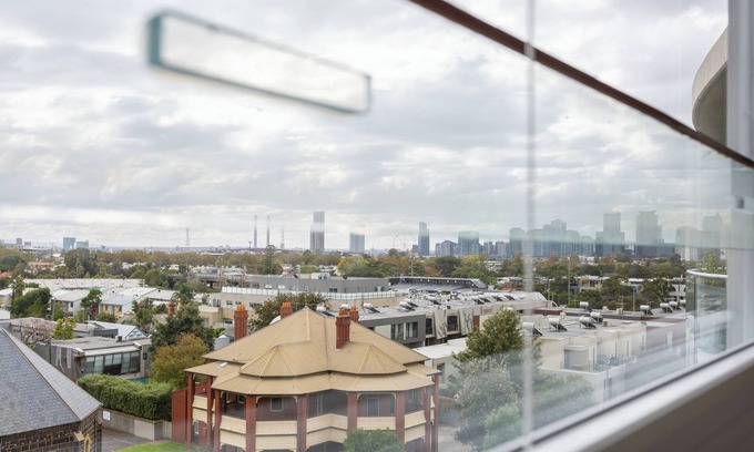 Port Melbourne Apartment | Stunning view 2-bed in Port Melbourne w/Parking