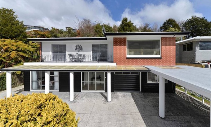 Rotorua House | Stunning View & Many Bedrooms & Game Lounge & Renovate & Exquisite Garden