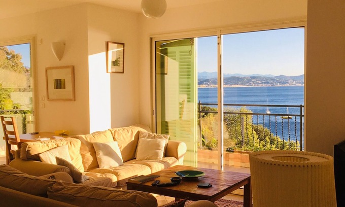 Theoule-sur-Mer Apartment | Stunning view of the Bay of Cannes, Luxury apartment