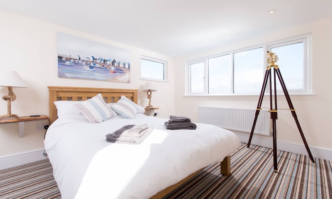 Appledore House | Stunning views, enclosed garden & private off road parking