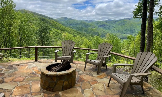 Franklin Cabin | STUNNING VIEWS! LUXURY MT VISTA LODGE CLOSE TO DOWNTOWN & HIGHLANDS