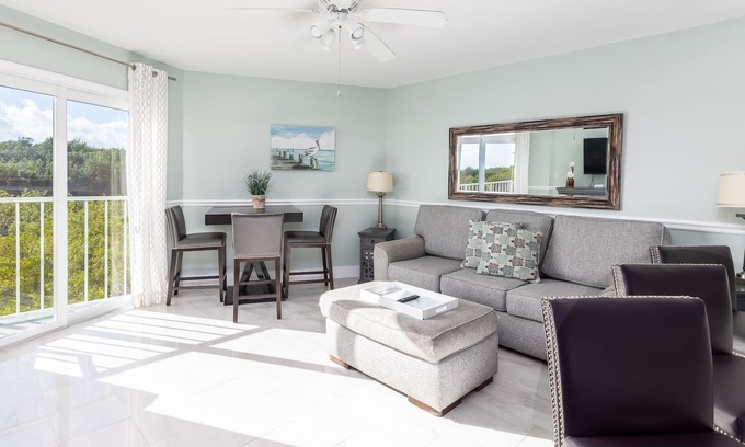 Tavernier Condo | Stunning Views & Modern Comforts at Ocean Pointe 2215