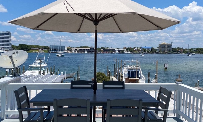 Destin House | Stunning views of Destin harbor, PRIVATE BOAT SLIP, walk to beach. Crab Island!