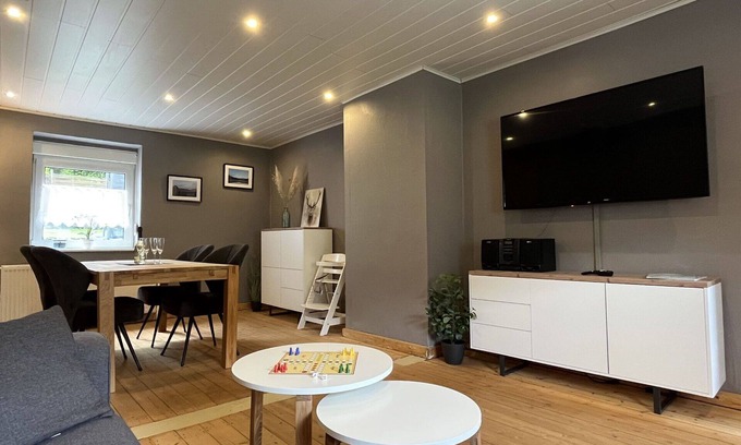 Edertal House | Stunning villa for 4 people with WIFI, TV, patio and pets allowed